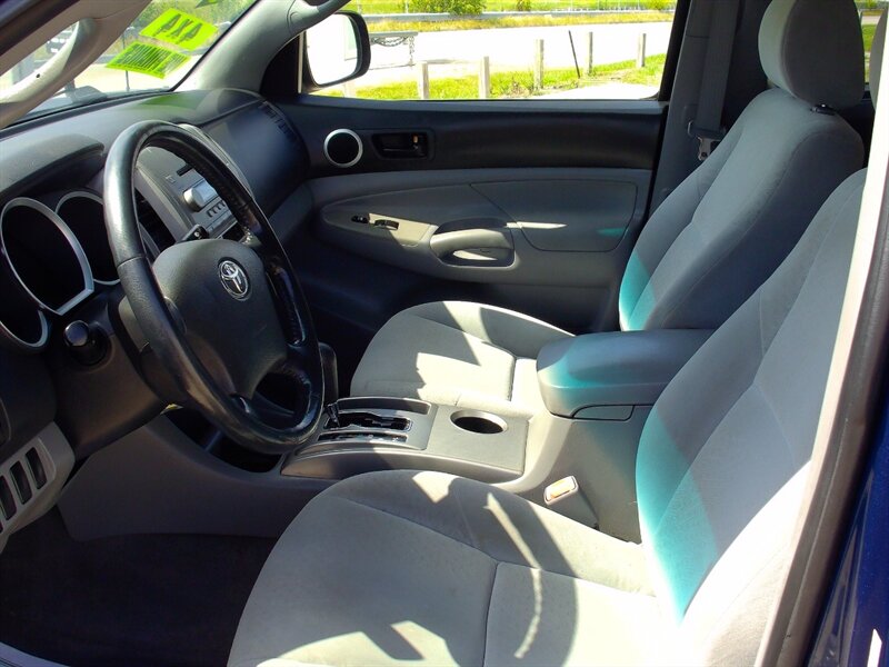 2006 Toyota Tacoma V6 V6 4dr Access Cab - Photo 10 - Pleasant Valley, MO 64068