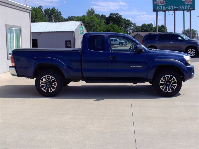 2006 Toyota Tacoma V6 V6 4dr Access Cab - Photo 4 - Pleasant Valley, MO 64068