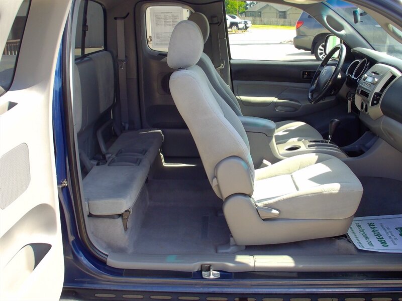 2006 Toyota Tacoma V6 V6 4dr Access Cab - Photo 18 - Pleasant Valley, MO 64068