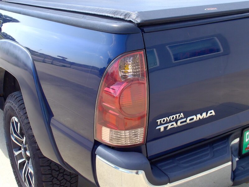 2006 Toyota Tacoma V6 V6 4dr Access Cab - Photo 24 - Pleasant Valley, MO 64068