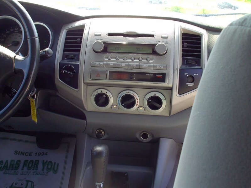 2006 Toyota Tacoma V6 V6 4dr Access Cab - Photo 20 - Pleasant Valley, MO 64068