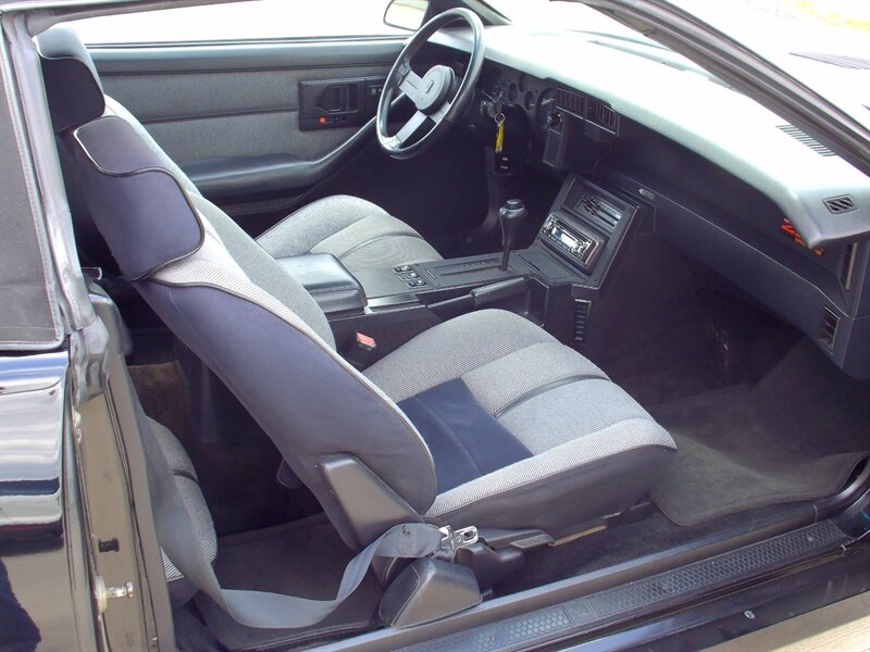 1988 Chevrolet Camaro IROC Z   - Photo 14 - Pleasant Valley, MO 64068