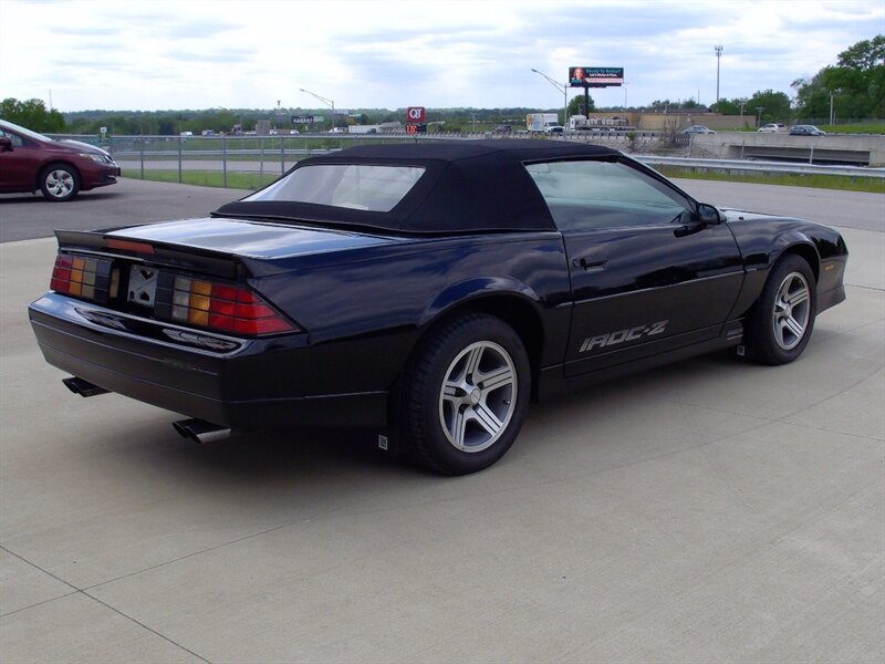 1988 Chevrolet Camaro IROC Z   - Photo 6 - Pleasant Valley, MO 64068