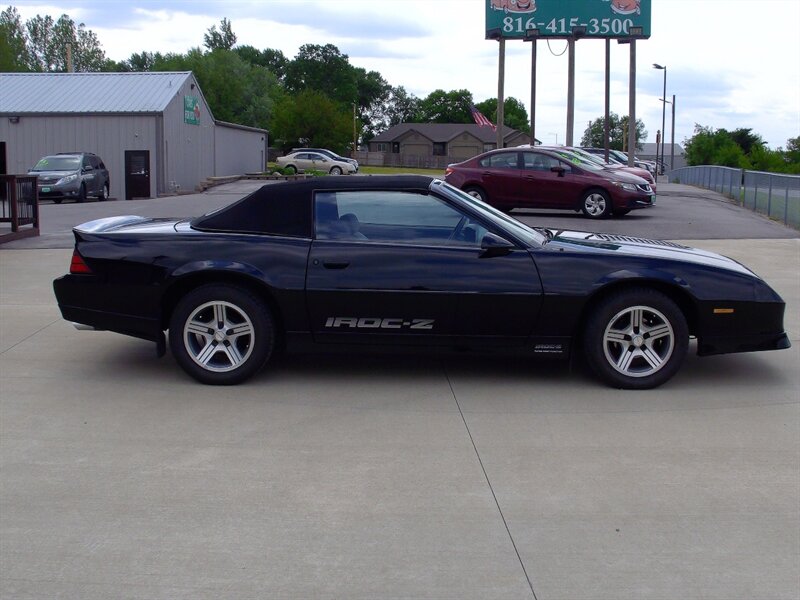 1988 Chevrolet Camaro IROC Z   - Photo 5 - Pleasant Valley, MO 64068