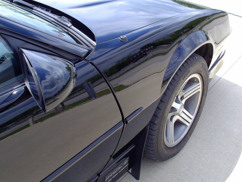 1988 Chevrolet Camaro IROC Z   - Photo 37 - Pleasant Valley, MO 64068