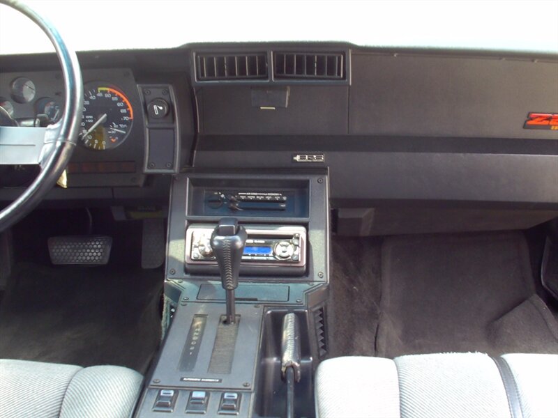1988 Chevrolet Camaro IROC Z   - Photo 18 - Pleasant Valley, MO 64068