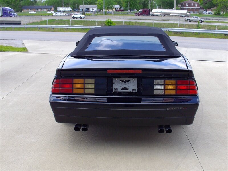 1988 Chevrolet Camaro IROC Z   - Photo 7 - Pleasant Valley, MO 64068