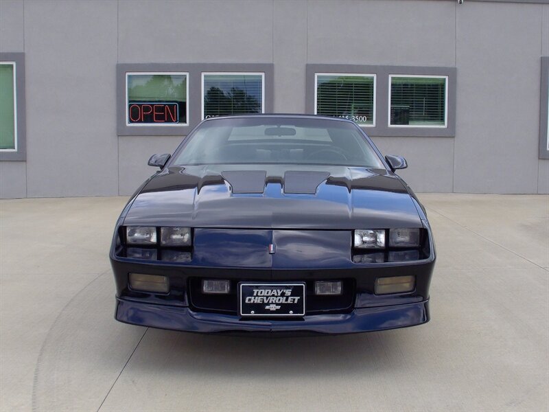 1988 Chevrolet Camaro IROC Z   - Photo 3 - Pleasant Valley, MO 64068