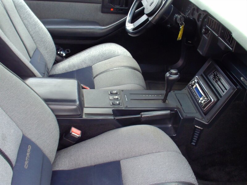 1988 Chevrolet Camaro IROC Z   - Photo 15 - Pleasant Valley, MO 64068