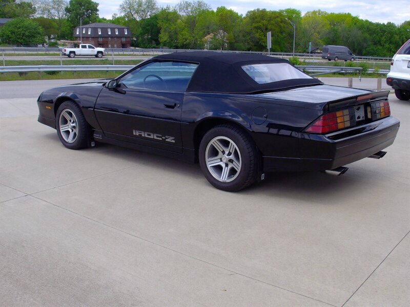 1988 Chevrolet Camaro IROC Z   - Photo 8 - Pleasant Valley, MO 64068
