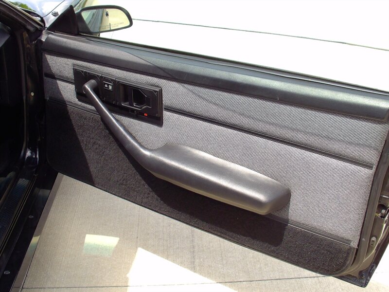 1988 Chevrolet Camaro IROC Z   - Photo 16 - Pleasant Valley, MO 64068
