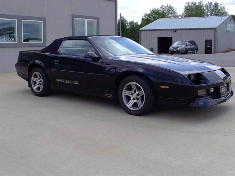 1988 Chevrolet Camaro IROC Z   - Photo 4 - Pleasant Valley, MO 64068