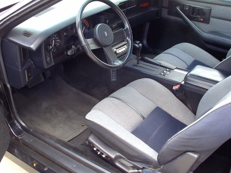 1988 Chevrolet Camaro IROC Z   - Photo 10 - Pleasant Valley, MO 64068