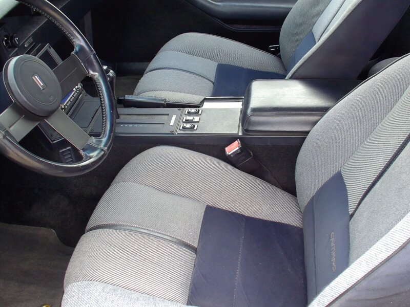1988 Chevrolet Camaro IROC Z   - Photo 11 - Pleasant Valley, MO 64068