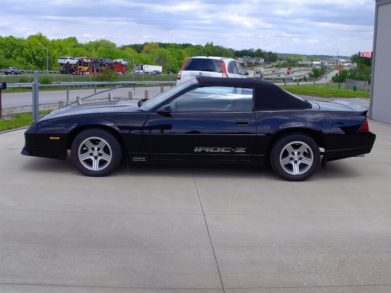 1988 Chevrolet Camaro IROC Z   - Photo 9 - Pleasant Valley, MO 64068