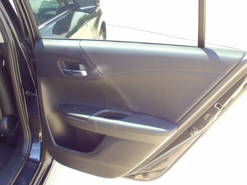 2013 Honda Accord EX-L V6 - Photo 18 - Pleasant Valley, MO 64068