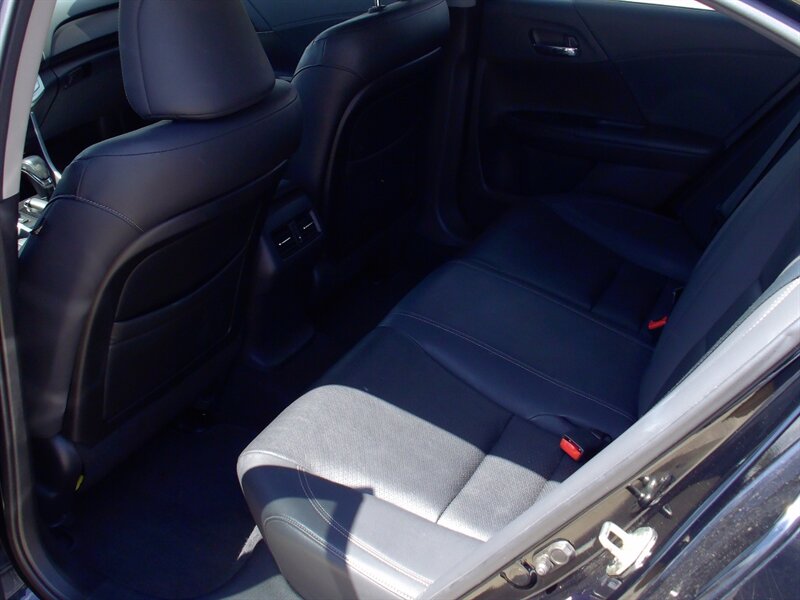 2013 Honda Accord EX-L V6 - Photo 12 - Pleasant Valley, MO 64068