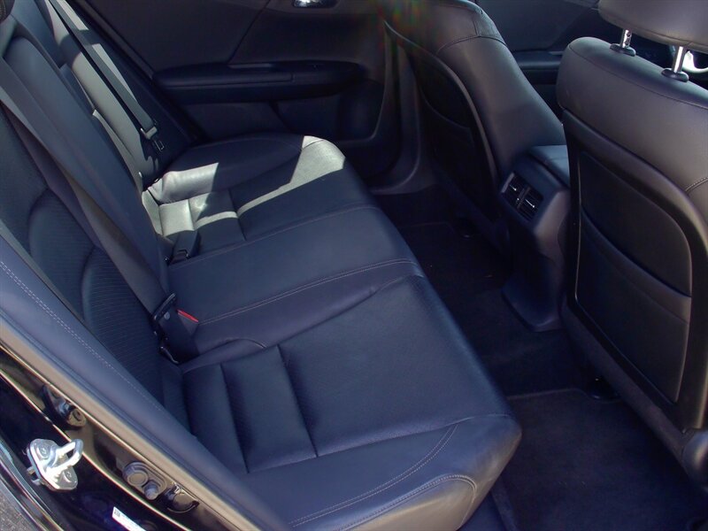 2013 Honda Accord EX-L V6 - Photo 17 - Pleasant Valley, MO 64068