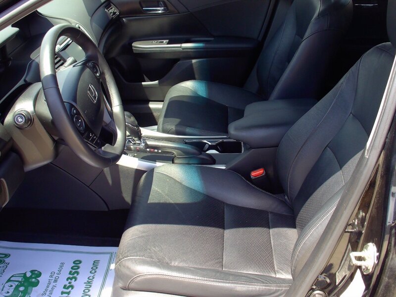 2013 Honda Accord EX-L V6 - Photo 10 - Pleasant Valley, MO 64068