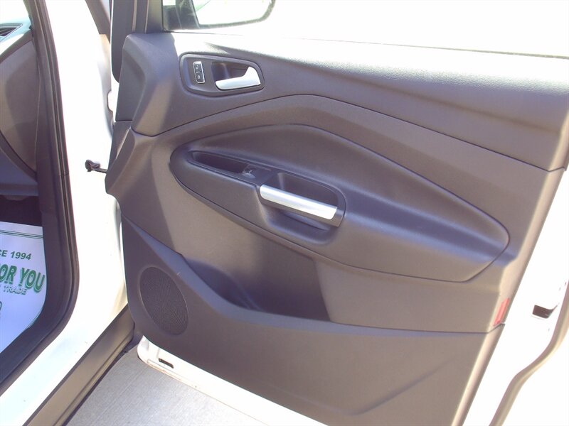 2013 Ford Escape SE   - Photo 16 - Pleasant Valley, MO 64068