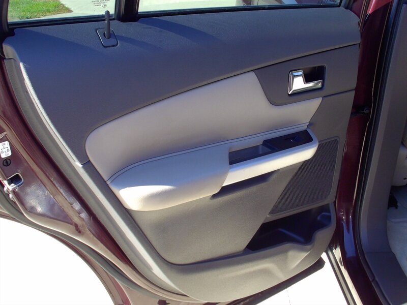 2011 Ford Edge Limited   - Photo 13 - Pleasant Valley, MO 64068