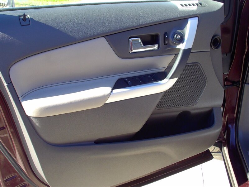 2011 Ford Edge Limited   - Photo 11 - Pleasant Valley, MO 64068