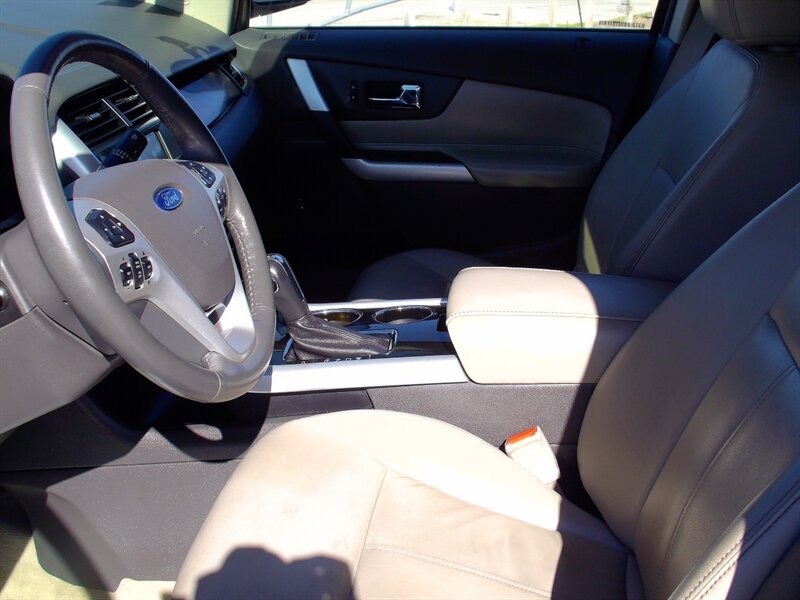 2011 Ford Edge Limited   - Photo 10 - Pleasant Valley, MO 64068