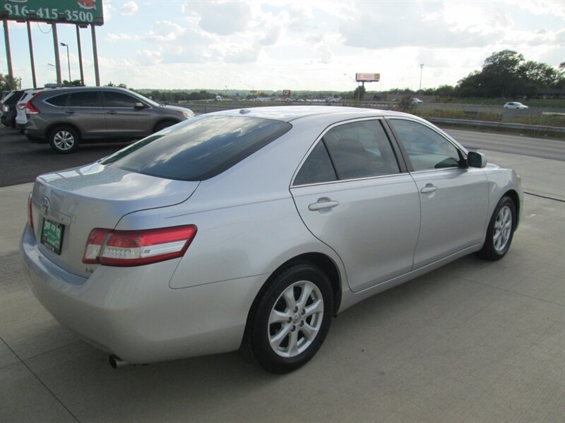 2011 Toyota Camry   - Photo 5 - Pleasant Valley, MO 64068