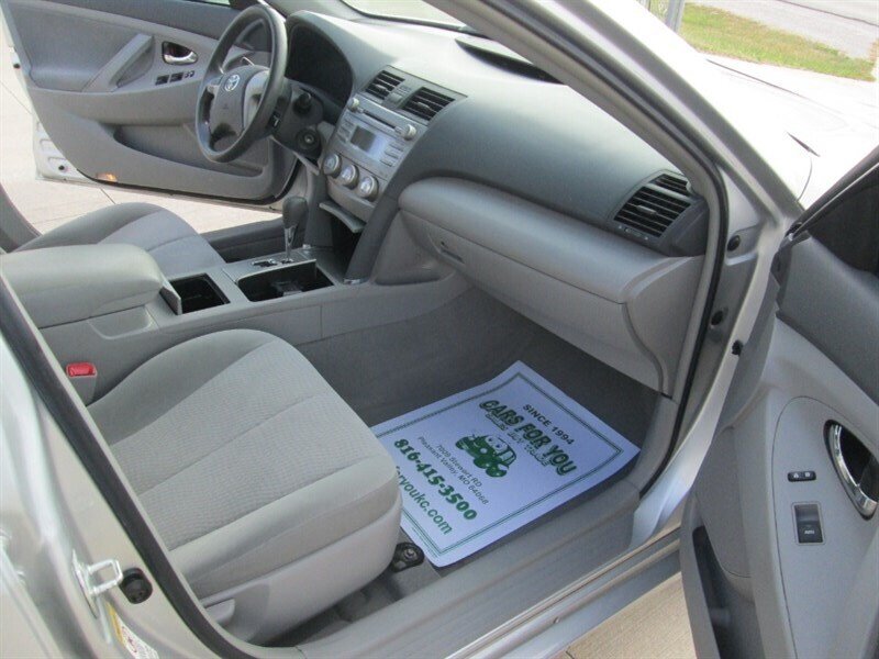 2011 Toyota Camry   - Photo 23 - Pleasant Valley, MO 64068