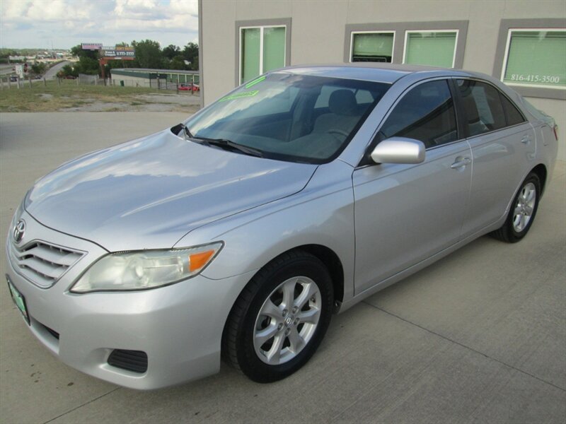 2011 Toyota Camry   - Photo 1 - Pleasant Valley, MO 64068