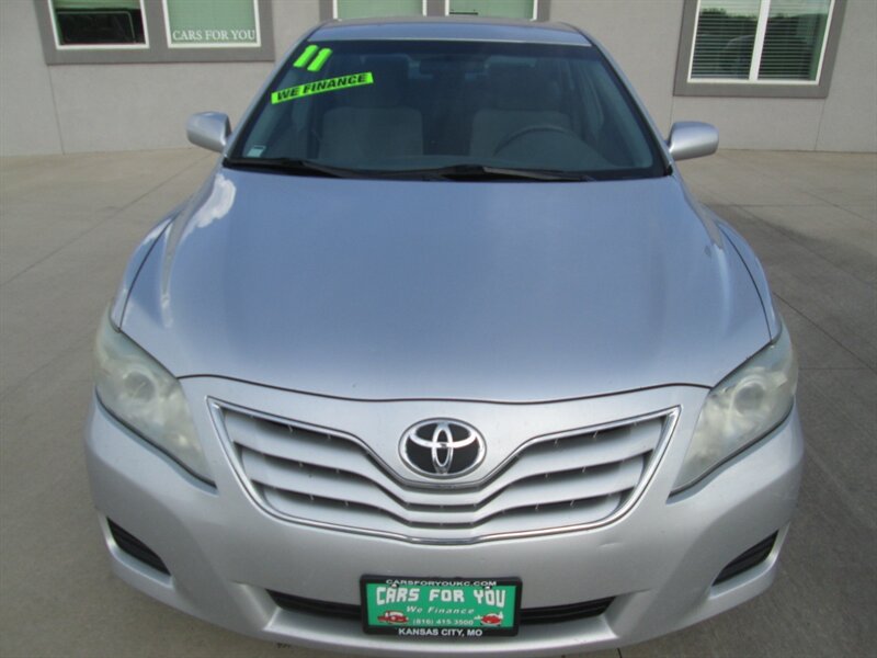 2011 Toyota Camry   - Photo 2 - Pleasant Valley, MO 64068