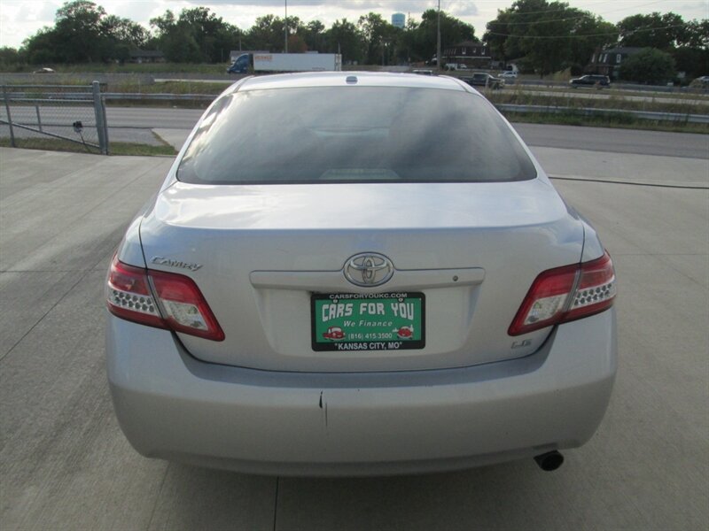 2011 Toyota Camry   - Photo 6 - Pleasant Valley, MO 64068