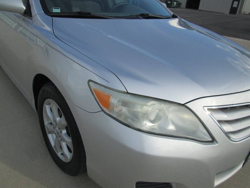 2011 Toyota Camry   - Photo 17 - Pleasant Valley, MO 64068