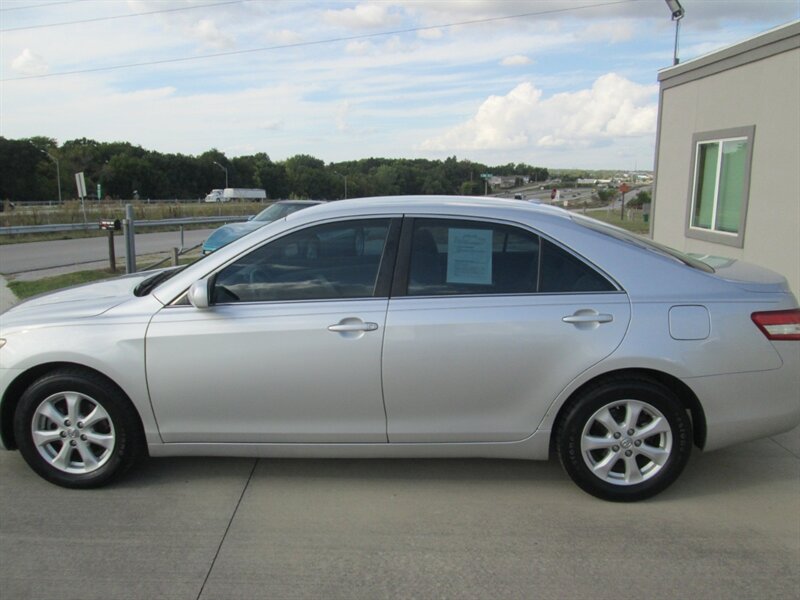 2011 Toyota Camry   - Photo 8 - Pleasant Valley, MO 64068