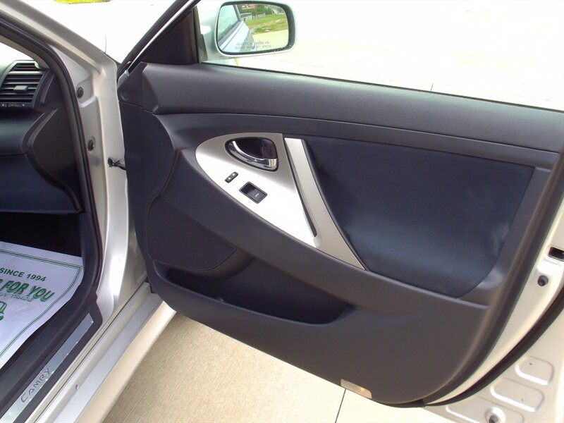 2010 Toyota Camry - Photo 16 - Pleasant Valley, MO 64068