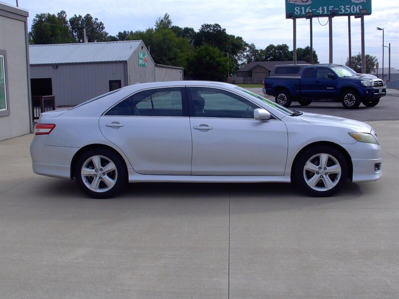 2010 Toyota Camry - Photo 4 - Pleasant Valley, MO 64068