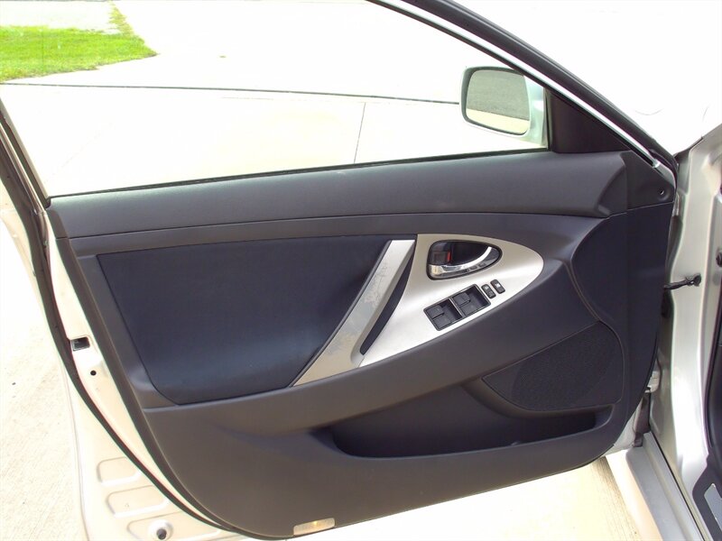 2010 Toyota Camry - Photo 11 - Pleasant Valley, MO 64068