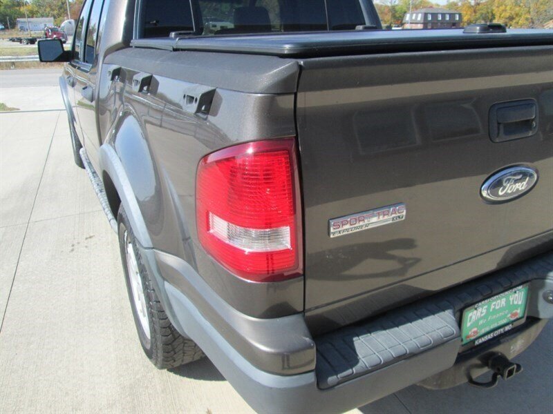 2008 Ford Explorer Sport Trac XLT   - Photo 23 - Pleasant Valley, MO 64068