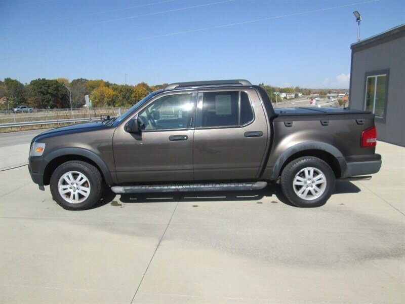 2008 Ford Explorer Sport Trac XLT   - Photo 8 - Pleasant Valley, MO 64068