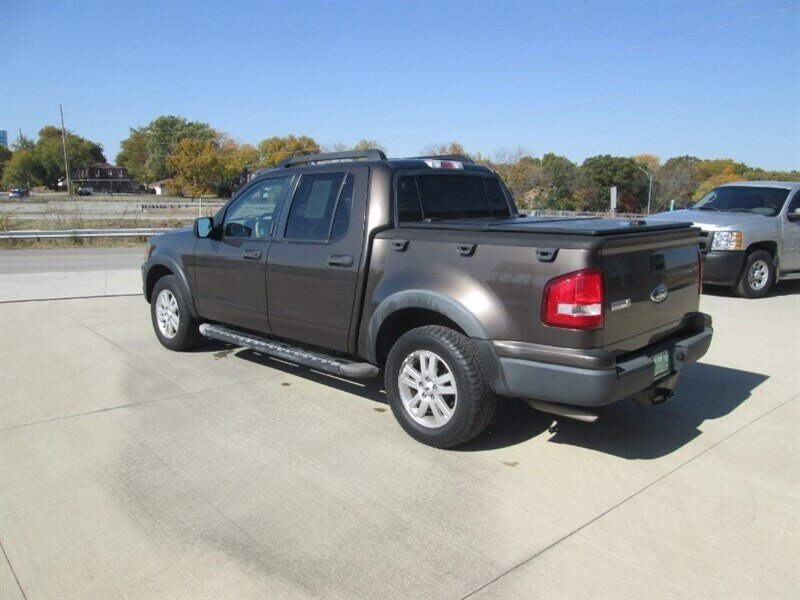 2008 Ford Explorer Sport Trac XLT   - Photo 7 - Pleasant Valley, MO 64068