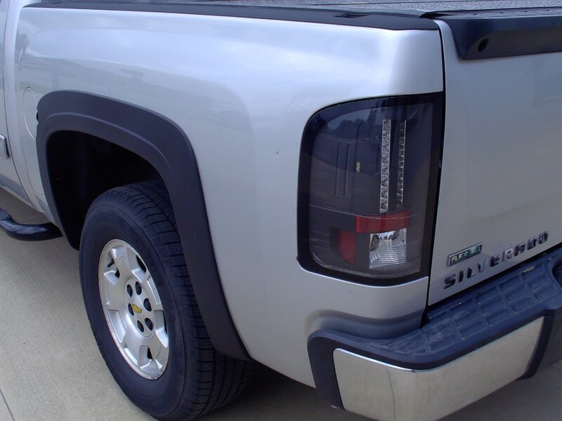 2010 Chevrolet Silverado 1500 LT - Photo 22 - Pleasant Valley, MO 64068