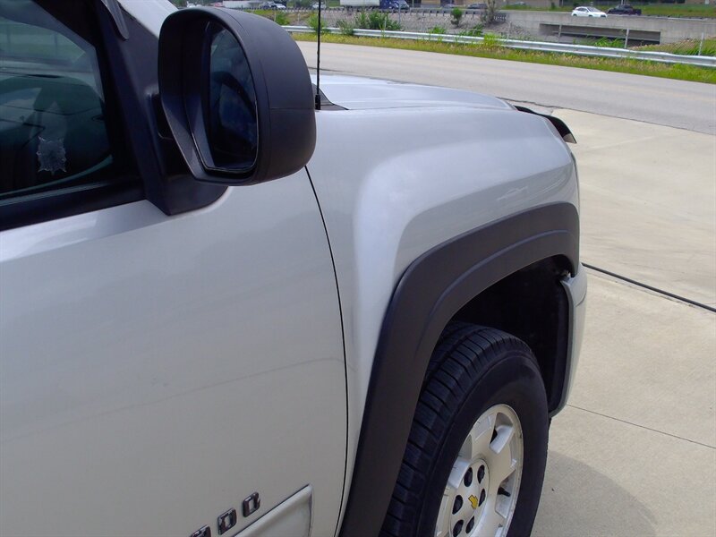 2010 Chevrolet Silverado 1500 LT - Photo 29 - Pleasant Valley, MO 64068