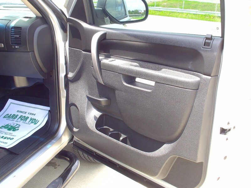 2010 Chevrolet Silverado 1500 LT - Photo 16 - Pleasant Valley, MO 64068