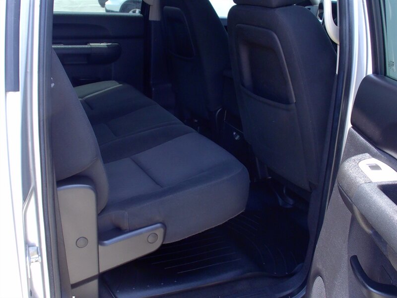 2010 Chevrolet Silverado 1500 LT - Photo 17 - Pleasant Valley, MO 64068