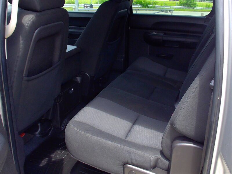 2010 Chevrolet Silverado 1500 LT - Photo 12 - Pleasant Valley, MO 64068