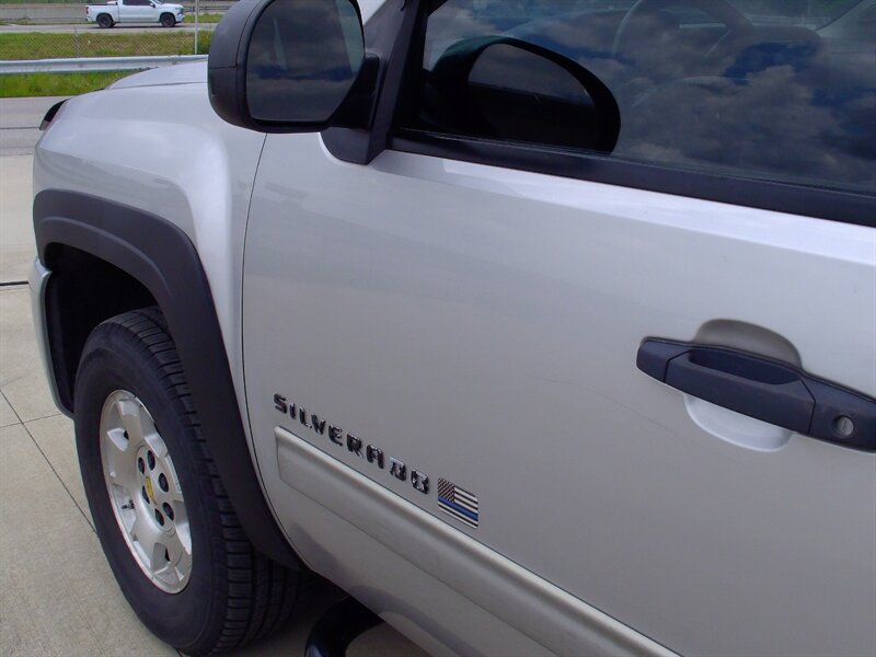 2010 Chevrolet Silverado 1500 LT - Photo 24 - Pleasant Valley, MO 64068