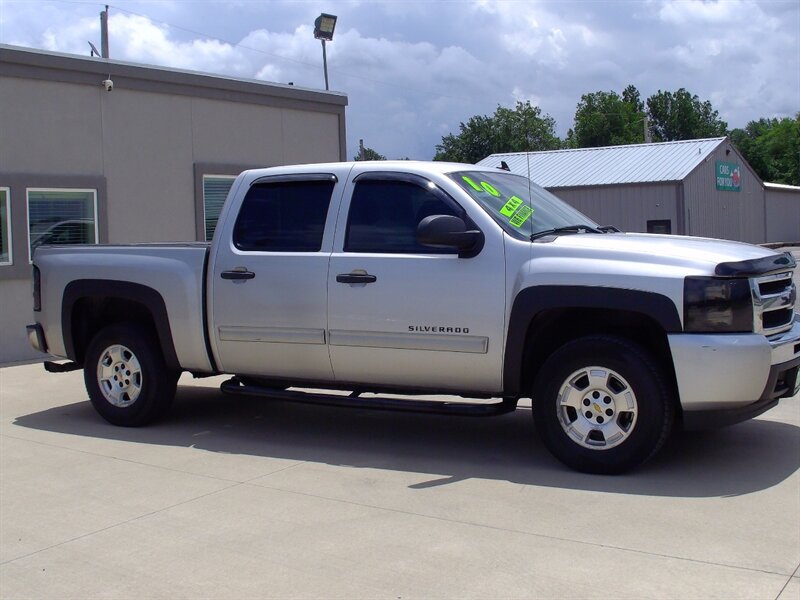 2010 Chevrolet Silverado 1500 LT - Photo 3 - Pleasant Valley, MO 64068