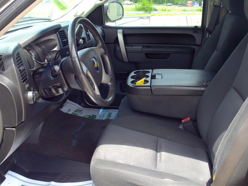 2010 Chevrolet Silverado 1500 LT - Photo 10 - Pleasant Valley, MO 64068