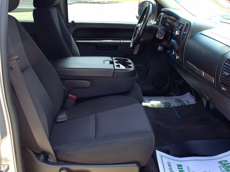 2010 Chevrolet Silverado 1500 LT - Photo 15 - Pleasant Valley, MO 64068