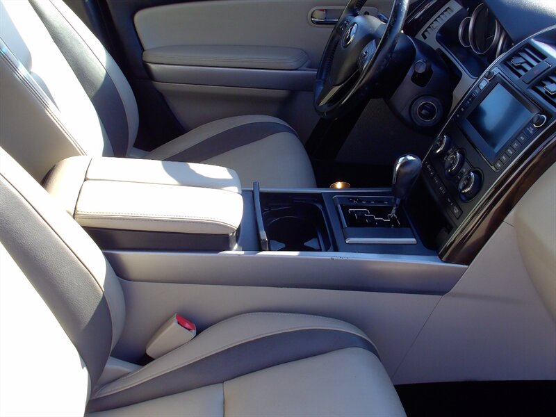 2010 Mazda CX-9 Sport - Photo 16 - Pleasant Valley, MO 64068